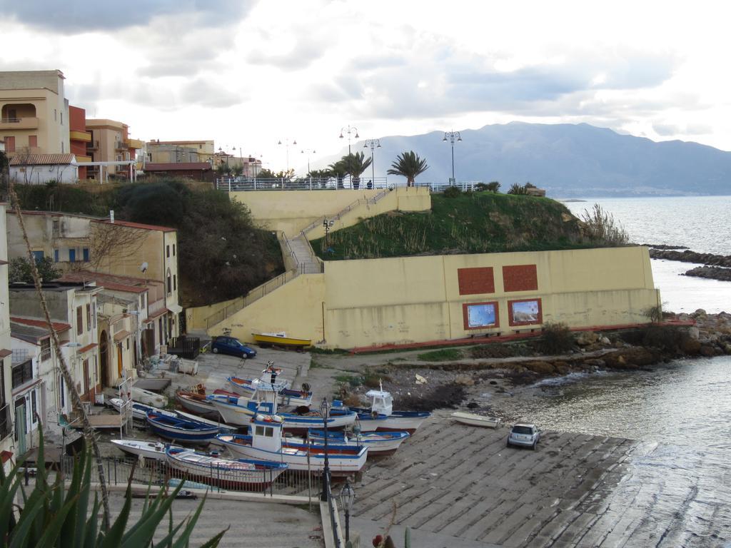 Casa Vacanze Daisy Trappeto  Exterior foto